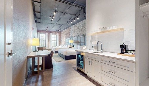 Riverfront Double King w/ Sofa Bed
