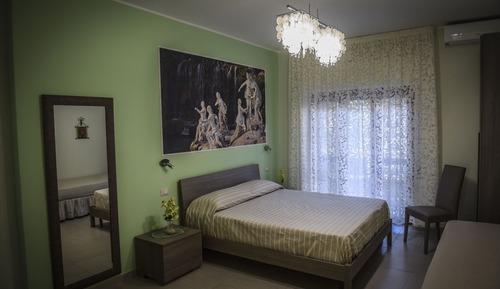 Triple Room, Multiple Beds