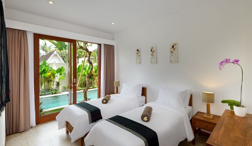 Deluxe Duplex, 2 Bedrooms, Kitchen, Poolside