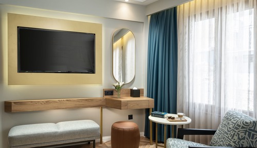 Deluxe Suite, 1 King Bed, Garden Area