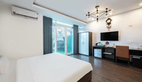Deluxe Room, 1 King Bed, Balcony