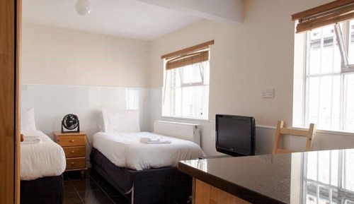 Superior Apartment, Private Bathroom (Studio Flat 6)