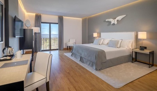 Family Room (Deluxe)