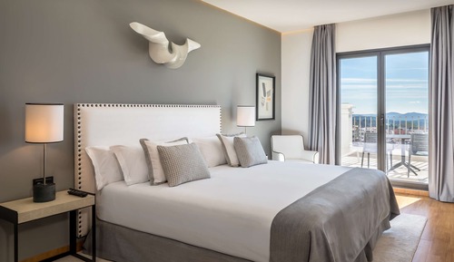 Deluxe Room, Terrace, Pool View