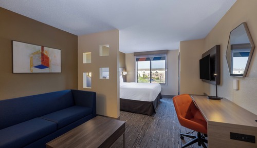Suite, 1 King Bed, Accessible (Mobil, Roll in Shower)