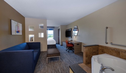Suite, 1 King Bed, Jetted Tub