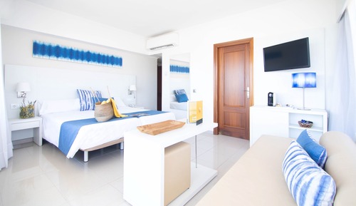 Junior Suite, Balcony (2 Adults + 1 Child)
