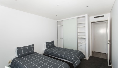 2 Bedroom Ocean View Queen + 2 Singles
