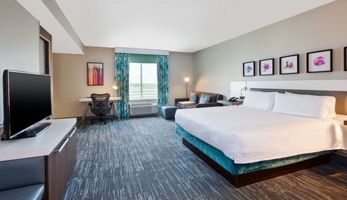 1 King Bed with Soaking Tub
