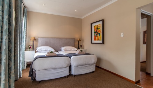 Twin room, en-suite bath,shower, Room 12