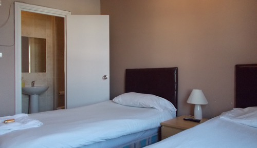 Economy Triple Room, 1 Bedroom, Ensuite