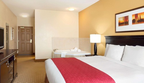Suite, 1 King Bed, Non Smoking, Jetted Tub