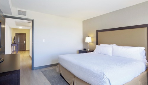 Suite, 1 King Bed, Accessible, Non Smoking (Communications)