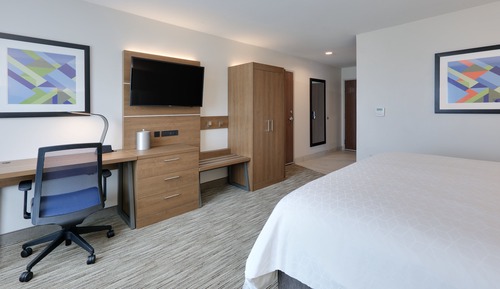 Standard Room, 1 King Bed (LEISURE)