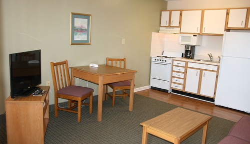 Standard Suite, 1 Queen Bed