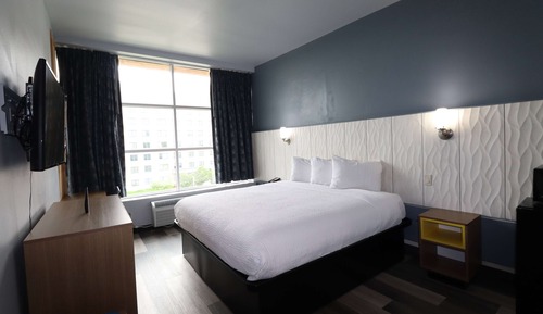 Deluxe Suite, 1 Bedroom, Non Smoking (1 King Bed, Top Floor)