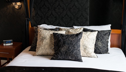 Double Room (with Four Poster Bed)
