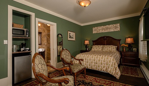 207, Private Bathroom