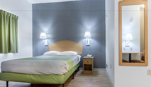 Deluxe Room, 1 Queen Bed, Smoking, Kitchenette