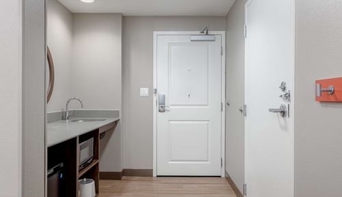 2 Queens direct beach view, Accessible Tub, Studio
