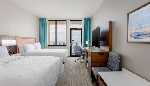 2 Queens, Direct beach view with balcony
