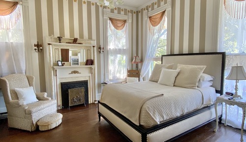 Classic Room, Balcony (The Victorian)
