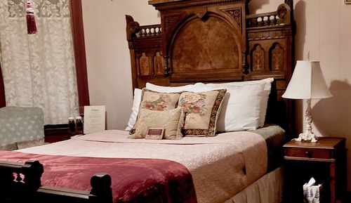 Signature Room, Private Bathroom (Heather's Rose)