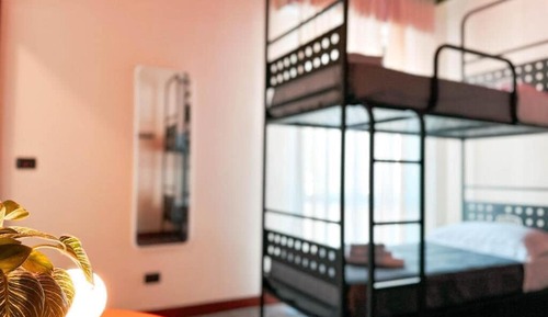 Shared Dormitory, Women only