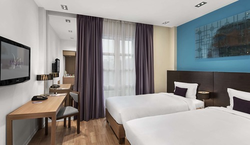 Classic Room, 2 Twin Beds, City View