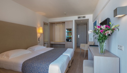 Room, Sea View