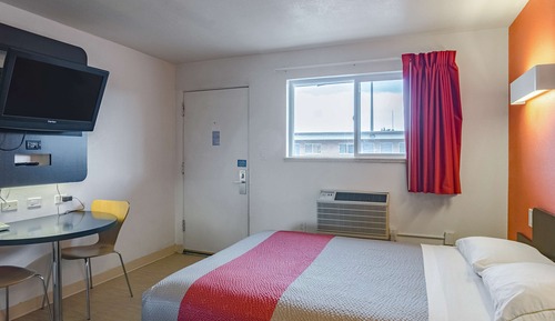 Standard Room, 1 Queen Bed, Accessible, Non Smoking