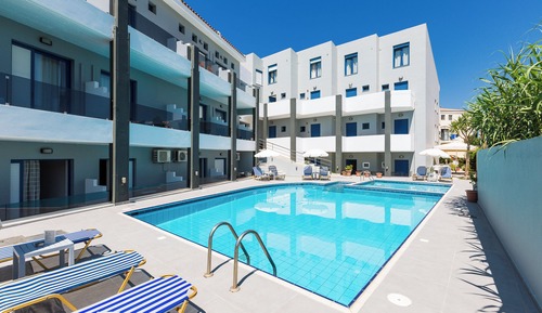 Superior Apartment, Pool View