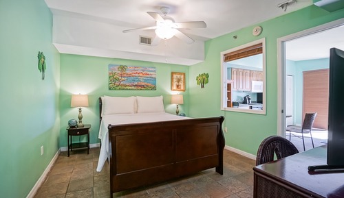 Economy Suite, Courtyard View
