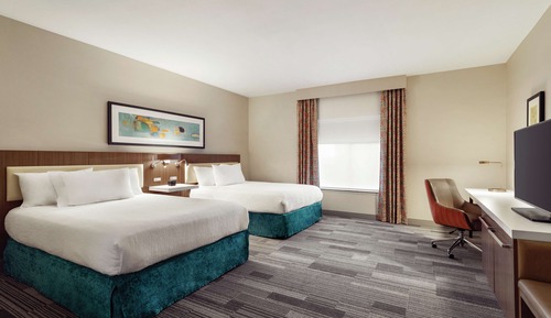 Two queen beds evolution room