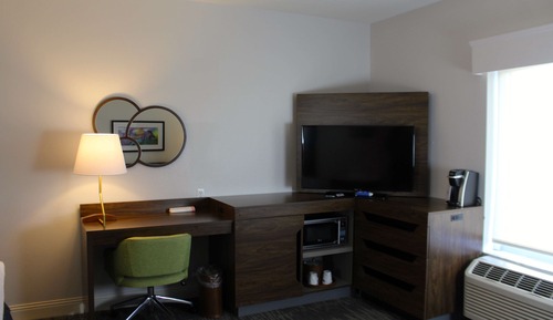 Premium Room, 1 King Bed, Non Smoking (Drinks & Snacks)