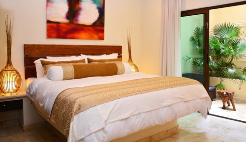 Deluxe Condo, 1 King Bed, Private Bathroom