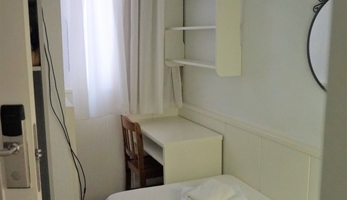 Economy Single Room (Interior with window)