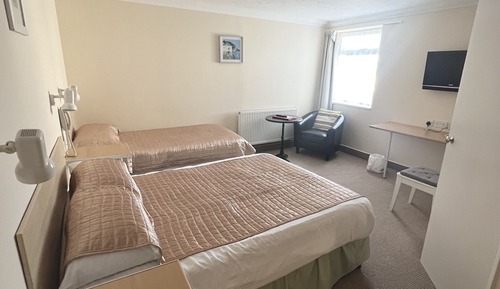 Family Room (2 adults + 1 child)