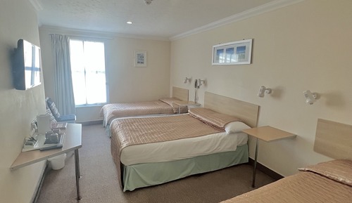 Family Room (2 adults + 2 children)
