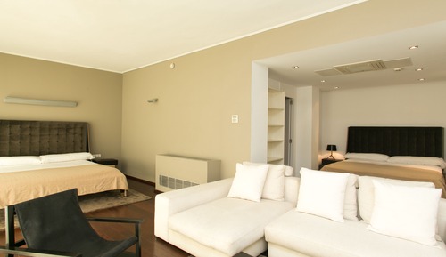 Suite, Poolside