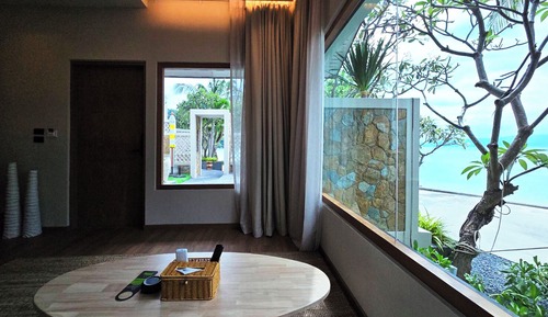 Family Suite Beachfront Pool Villa