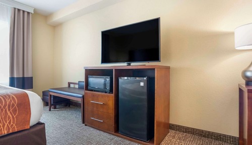 Suite, 1 King Bed, Accessible, Non Smoking