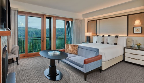 Club Room, 1 King Bed, Fireplace (Hearing Accessible)