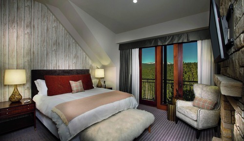 Room, 3 Bedrooms, Balcony, Valley View