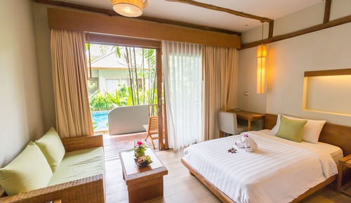 Deluxe Room, 1 King Bed, Pool Access
