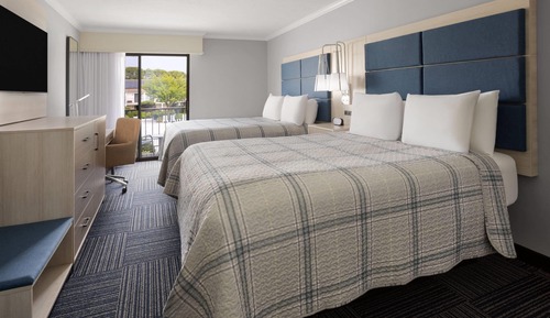 Deluxe Room, 2 Queen Beds, Non Smoking, Balcony