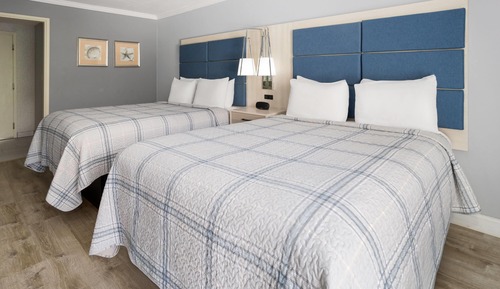 Deluxe Room, 2 Queen Beds, Non Smoking, Patio