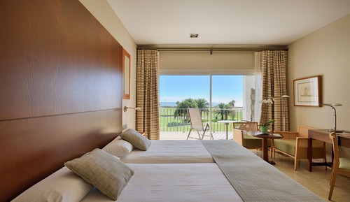Standard Twin Room (2 adults and 1 child)