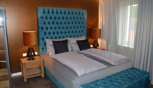 Double Room (landside)