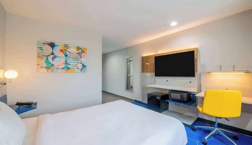 Suite, Accessible, Non Smoking (1 Queen Bed and 1 Futon)